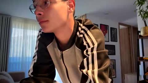 Snapshot of morgan_hiller chatting on 10-05-25, 08:18 online show from 10-05-25, 08:18