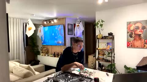   online show from 11-01-25, 11:07