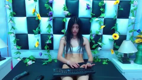 morganasmit_ online show from 02-03-25, 08:13