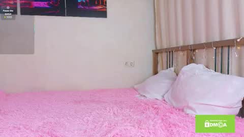 Snapshot of morninbunny_ chatting on 12-18-25, 03:12 Emilia online show from 12-18-25, 03:12