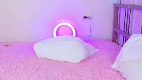 Snapshot of morninbunny_ chatting on 03-08-26, 03:32 Emilia online show from 03-08-26, 03:32