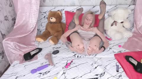 Snapshot of morphomarilyne chatting on 01-19-25, 05:05 Morpho online show from 01-19-25, 05:05