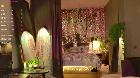 Snapshot of morvelyn chatting on 03-12-26, 09:10 morvelyn online show from 03-12-26, 09:10