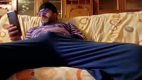 Snapshot of mospeleu chatting on 01-02-25, 04:02 Nomadu online show from 01-02-25, 04:02