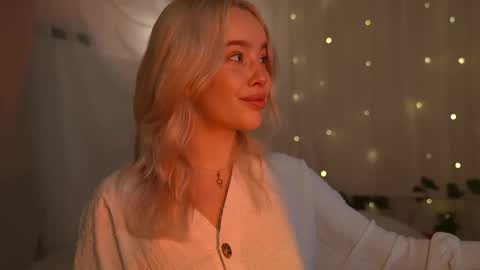 Snapshot of mother__of__dragons chatting on 09-22-25, 09:28  Deni and Jett my weekly schedule online show from 09-22-25, 09:28