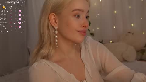 Snapshot of mother__of__dragons chatting on 10-17-25, 03:47  Deni and Jett my weekly schedule online show from 10-17-25, 03:47