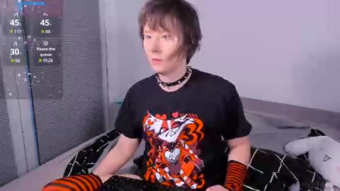 Snapshot of mothkink chatting on 07-06-26, 07:05 mothkink Moth - online show from 07-06-26, 07:05