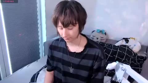 Snapshot of mothkink chatting on 07-23-26, 03:10 mothkink Moth - online show from 07-23-26, 03:10