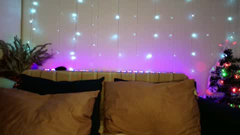 Snapshot of moto_ponchik chatting on 12-24-24, 12:00 Kris online show from 12-24-24, 12:00