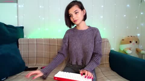 Snapshot of moto_ponchik chatting on 02-06-25, 10:37 Kris online show from 02-06-25, 10:37