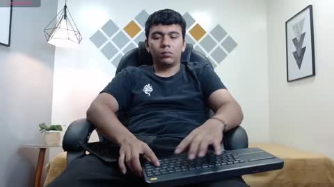 Mou Fly online show from 09-18-25, 12:40