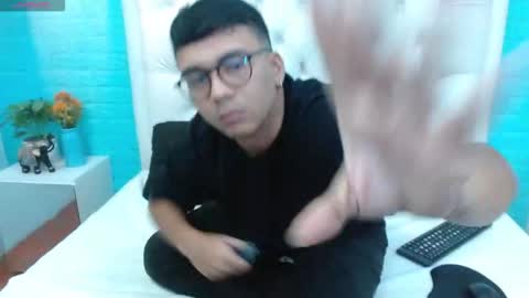 Mou Fly online show from 09-20-25, 12:50