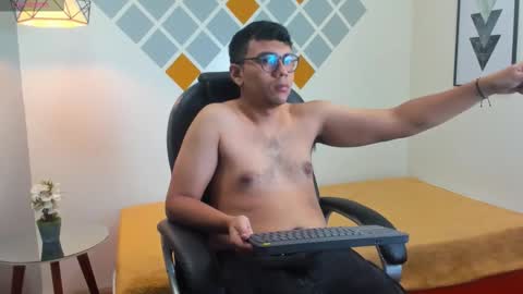 Mou Fly online show from 10-08-25, 11:41