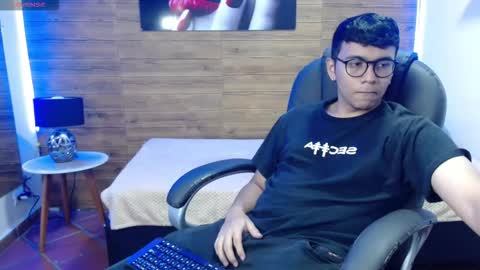 Mou Fly online show from 10-19-25, 12:50