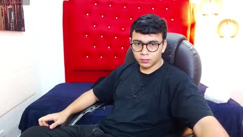 Mou Fly online show from 10-28-25, 11:47