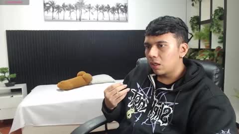 Mou Fly online show from 11-23-25, 12:16