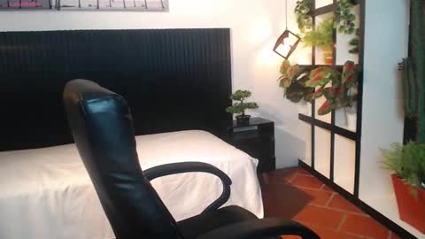 Mou Fly online show from 11-27-25, 03:25