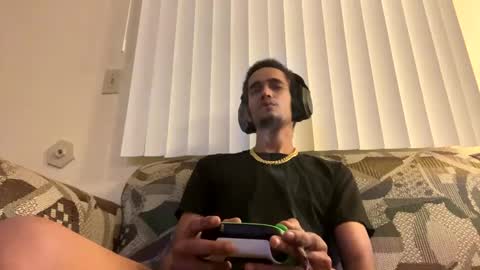 Snapshot of mouli23r chatting on 09-20-25, 02:45 mouli23r online show from 09-20-25, 02:45