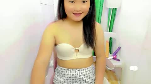 Snapshot of mountain_girl88 chatting on 11-07-25, 02:44 casandra online show from 11-07-25, 02:44