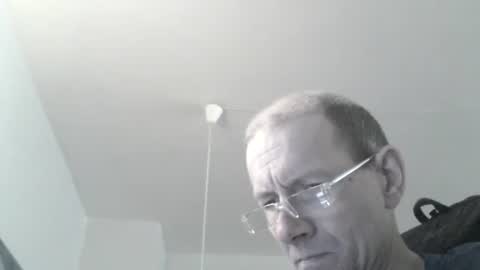 Snapshot of moviem1978 chatting on 01-10-25, 10:50 Frederik online show from 01-10-25, 10:50