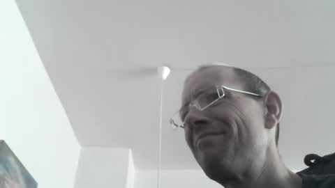 Snapshot of moviem1978 chatting on 01-12-25, 11:07 Frederik online show from 01-12-25, 11:07