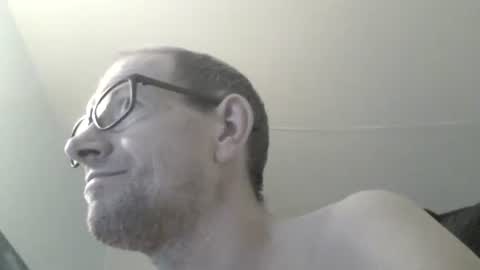 Snapshot of moviem1978 chatting on 02-04-25, 01:06 Frederik online show from 02-04-25, 01:06