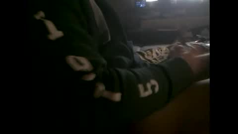 Snapshot of mowgli1977 chatting on 11-16-25, 09:15 mowgli1977 online show from 11-16-25, 09:15