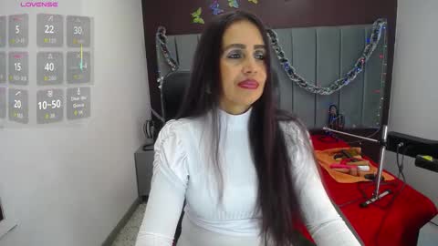 Snapshot of moxa_hot chatting on 01-13-26, 03:39 moxa hot online show from 01-13-26, 03:39