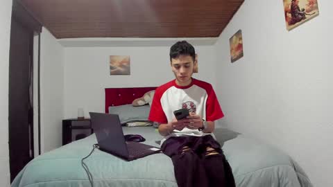 Snapshot of mr_andresr chatting on 01-13-25, 03:23 Andy online show from 01-13-25, 03:23