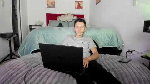 Snapshot of mr_andresr chatting on 01-20-25, 03:59 Andy online show from 01-20-25, 03:59