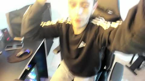 Snapshot of mr_andresr chatting on 02-15-25, 04:14 Andy online show from 02-15-25, 04:14