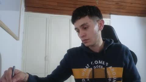 Snapshot of mr_andresr chatting on 09-18-25, 03:19 Andy online show from 09-18-25, 03:19