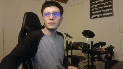 Snapshot of mr_andresr chatting on 11-04-25, 08:41 Andy online show from 11-04-25, 08:41