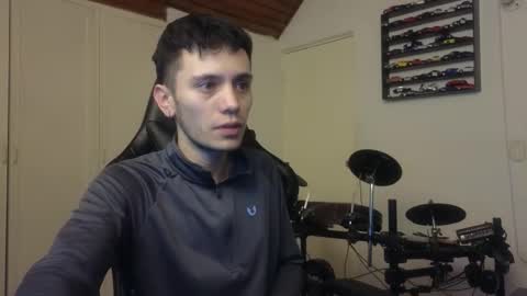 Snapshot of mr_andresr chatting on 12-04-25, 04:33 Andy online show from 12-04-25, 04:33