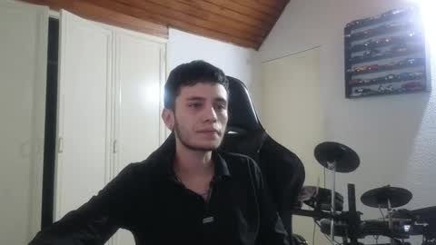 Snapshot of mr_andresr chatting on 12-18-25, 03:45 Andy online show from 12-18-25, 03:45