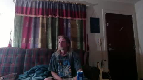 Snapshot of mr_happy12 chatting on 09-12-25, 02:11 mr_happy12 online show from 09-12-25, 02:11