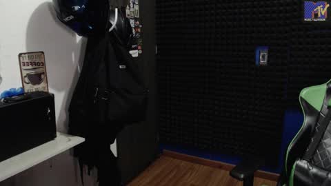 Snapshot of mr_lollipop77 chatting on 01-12-26, 01:44 Call me Angel please online show from 01-12-26, 01:44