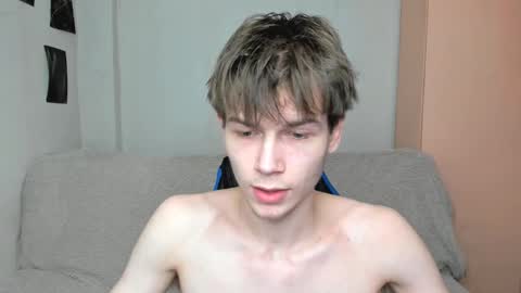 Snapshot of mr_makentoshi chatting on 12-10-24, 01:33 Makentoshi online show from 12-10-24, 01:33