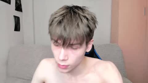 Snapshot of mr_makentoshi chatting on 03-10-25, 02:28 Makentoshi online show from 03-10-25, 02:28