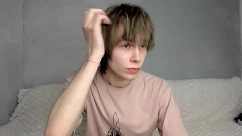 Snapshot of mr_makentoshi chatting on 11-21-25, 12:21 Makentoshi online show from 11-21-25, 12:21