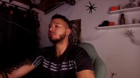 MIKEE online show from 10-20-25, 03:07