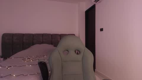 MIKEE online show from 11-05-25, 03:06