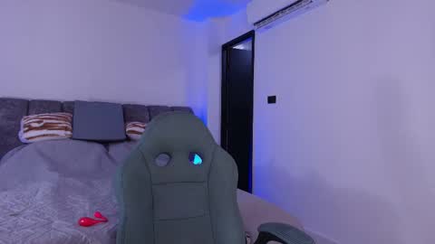 MIKEE online show from 11-21-25, 03:16