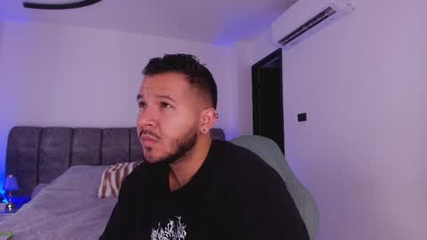 MIKEE online show from 02-08-26, 03:10