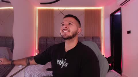 MIKEE online show from 04-02-26, 03:04