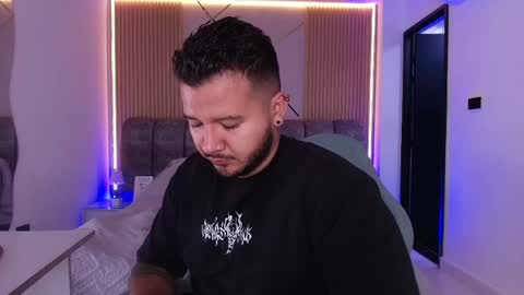 MIKEE online show from 04-23-26, 03:08