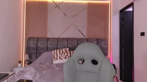 MIKEE online show from 06-01-26, 03:08