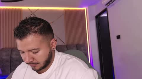 MIKEE online show from 06-02-26, 03:08