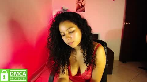 Snapshot of mr_mrscurie chatting on 01-26-25, 01:20 Mr Mrs Curie online show from 01-26-25, 01:20