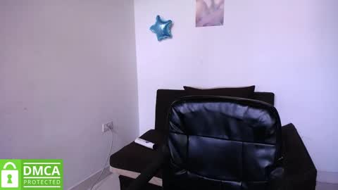 Snapshot of mr_mrscurie chatting on 01-29-25, 08:35 Mr Mrs Curie online show from 01-29-25, 08:35